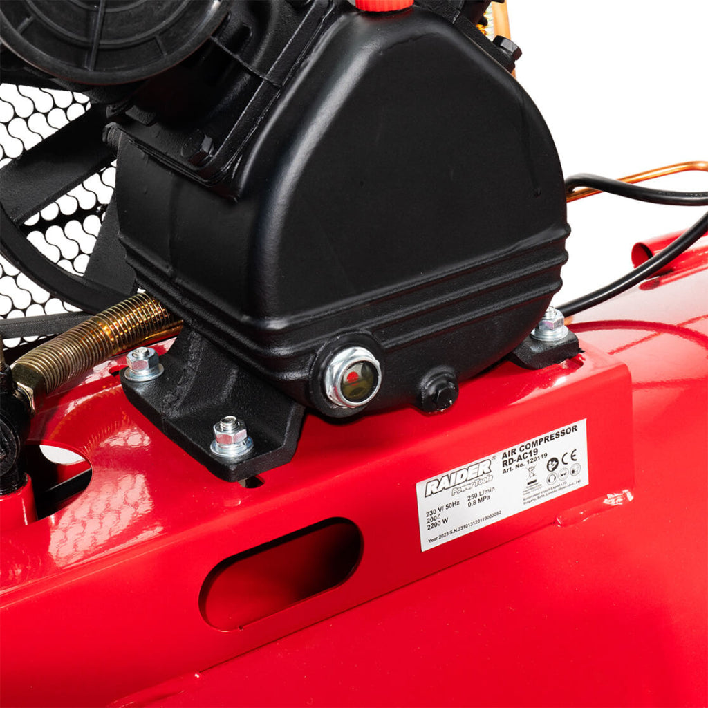 Въздушен компресор 200 л 2.2KW 230V RAIDER RD-AC19