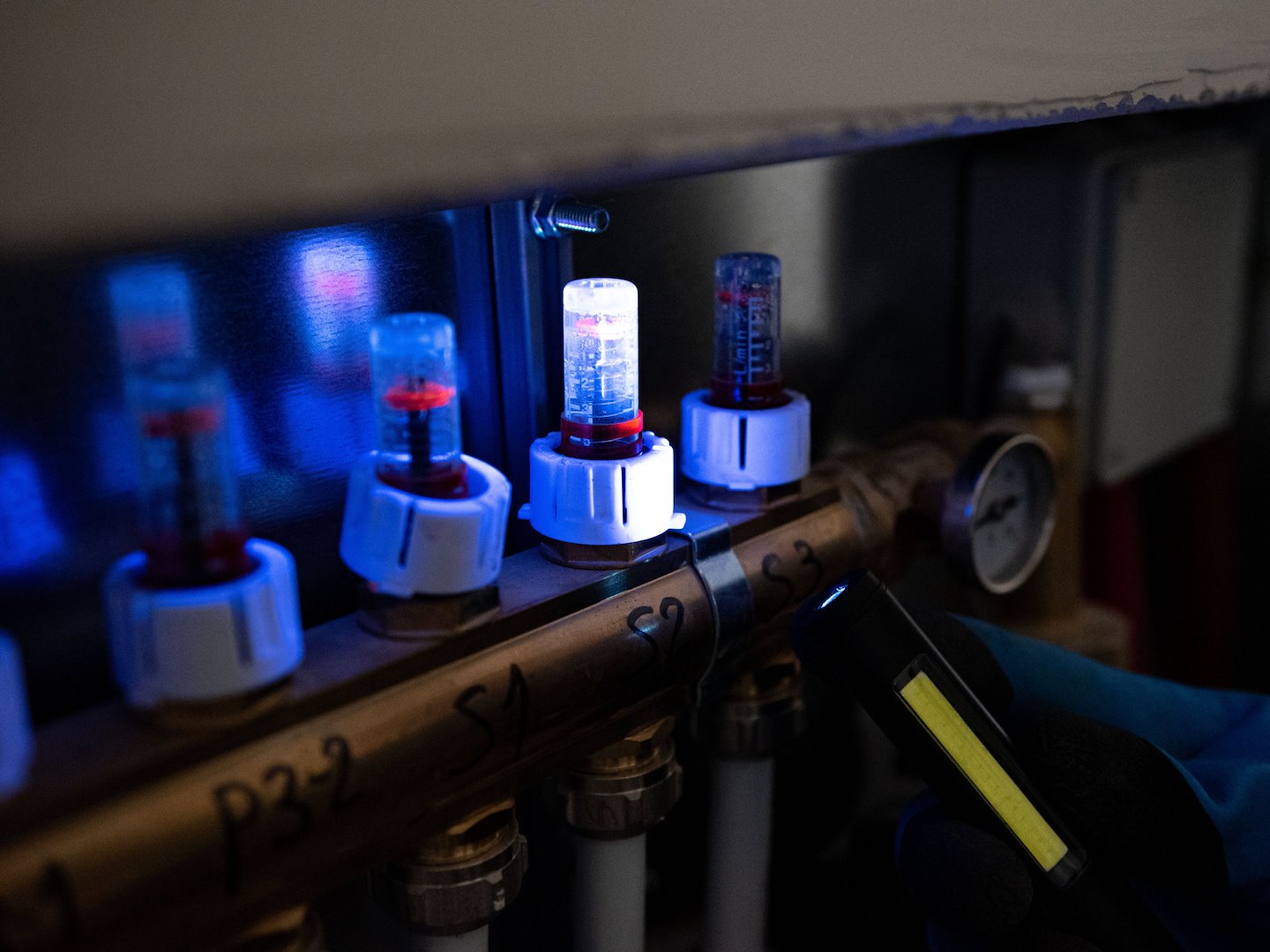 Акумулаторна LED COB лампа с лазер и UV, с магнит, 5W, 800mAh, 400 лумена