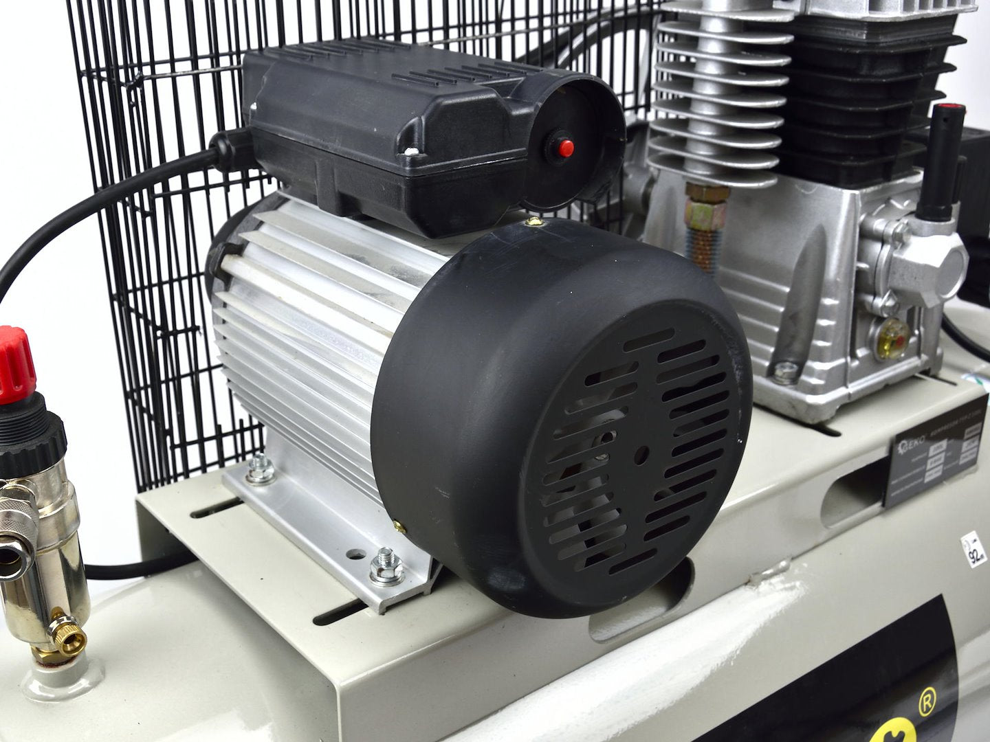 Въздушен компресор 100 л 390 л/мин. 220V GEKO