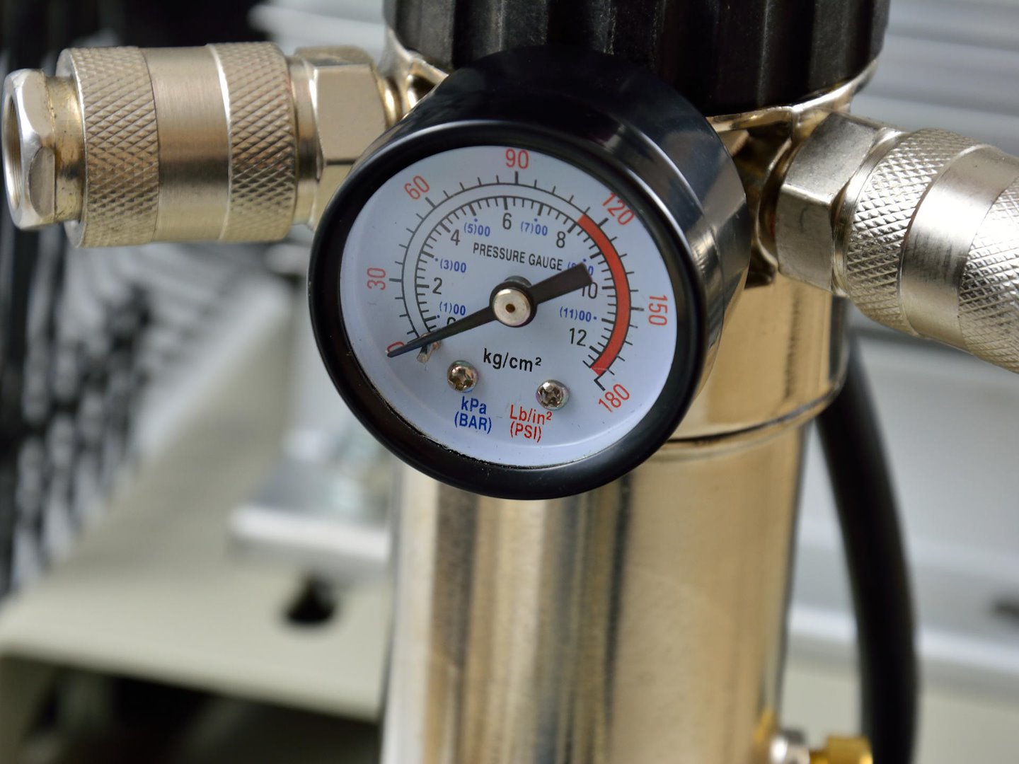 Въздушен компресор 100 л 420 л/мин. 220V GEKO