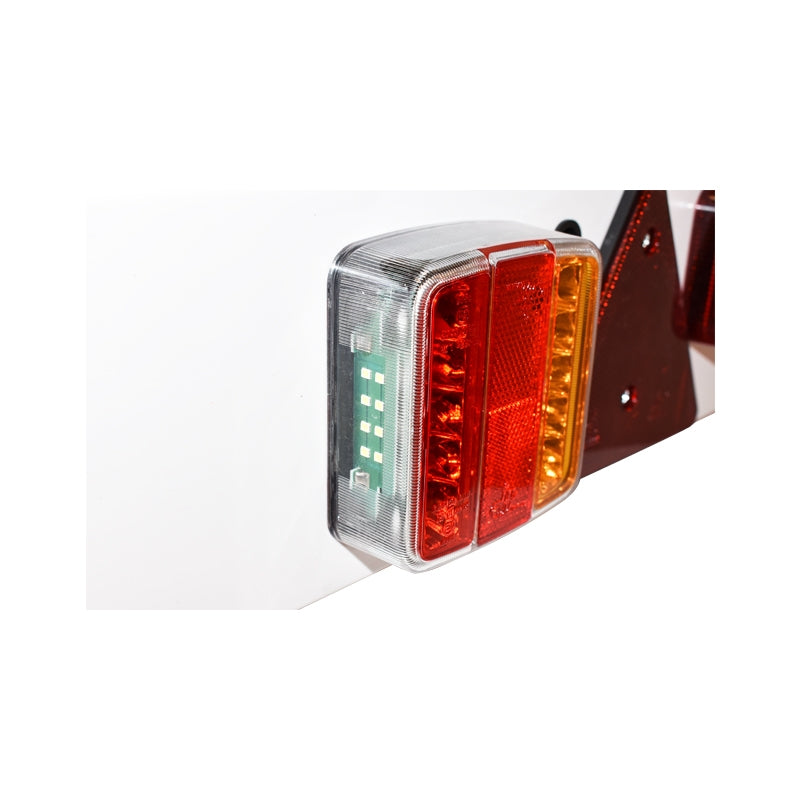 Греда за ремарке 1220 мм, 2x LED лампа, 1x LED лампа за мъгла, 2x светлоотразителен триъгълник, 6 м кабел и 7-пинов контакт 12/24V