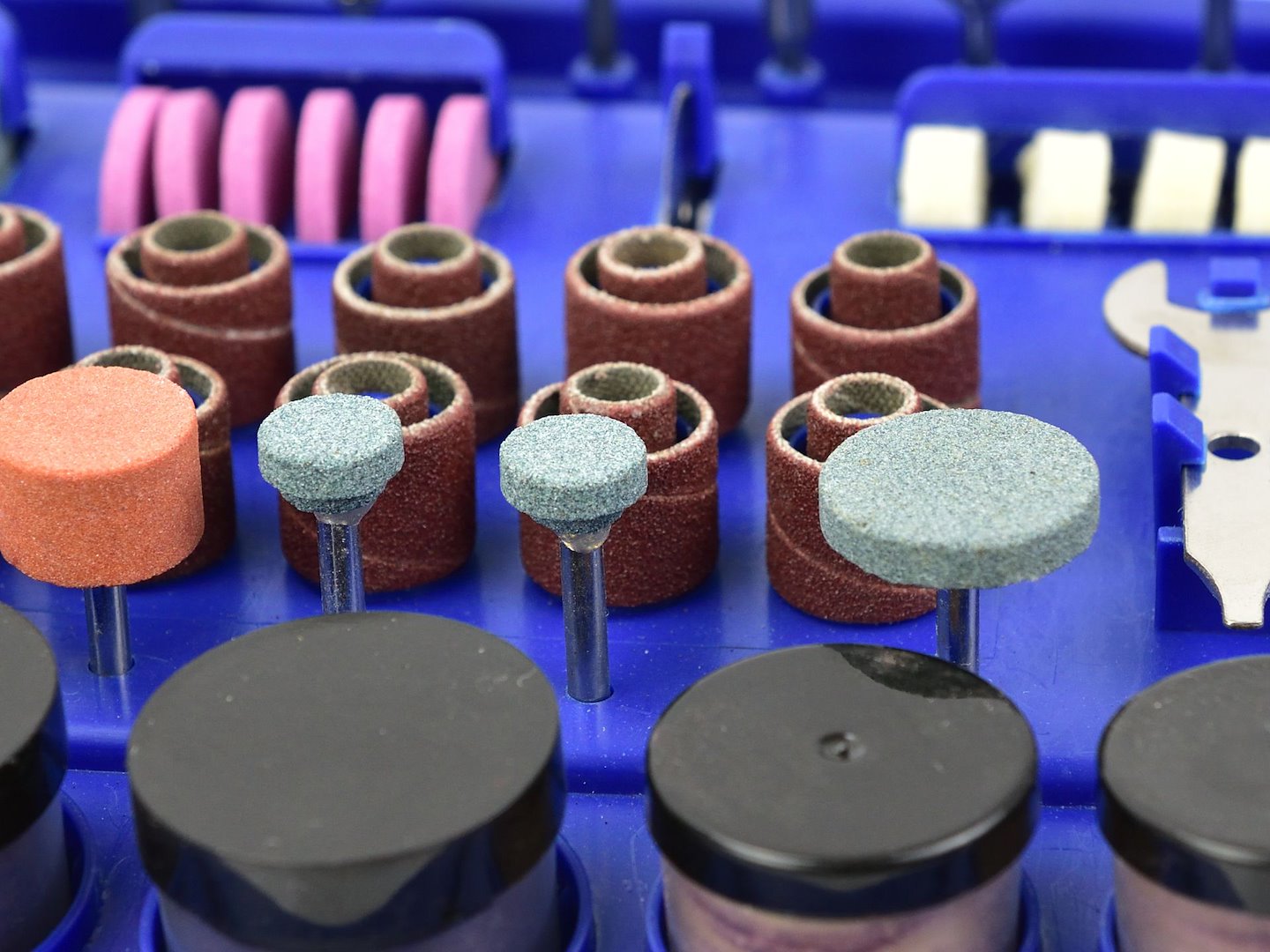 Комплект мини шлифовъчна машина с аксесоари 222 части 220V GEKO