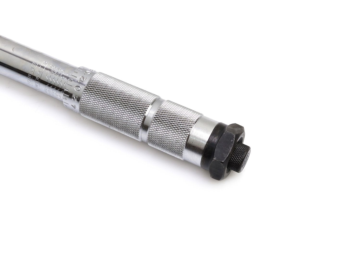 Комплект динамометричен ключ 1/2" 28-210NM с вложки и удължител GEKO