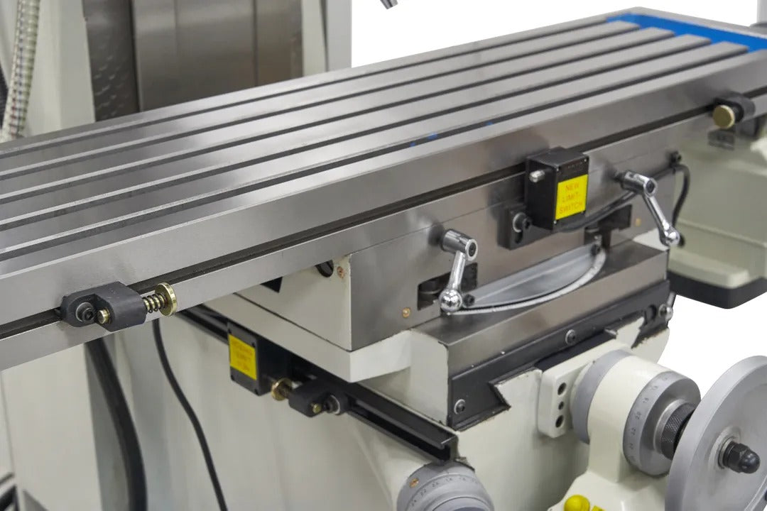 Професионална фрезова и пробивна машина с голяма маса и цифров дисплей BF 60 400V