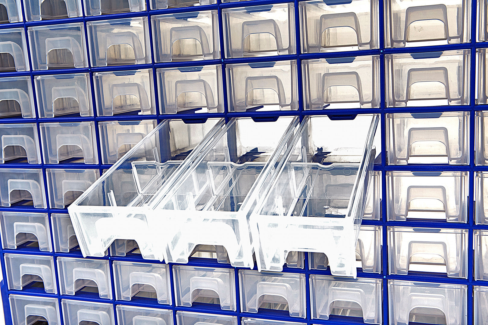 Пластмасова кутия органайзер с 38 чекмеджета