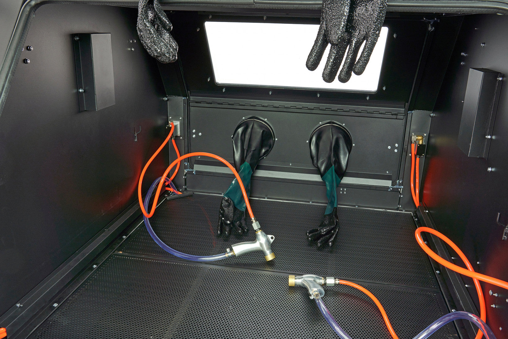 Кабина за пясъкоструене HBM 1200 л