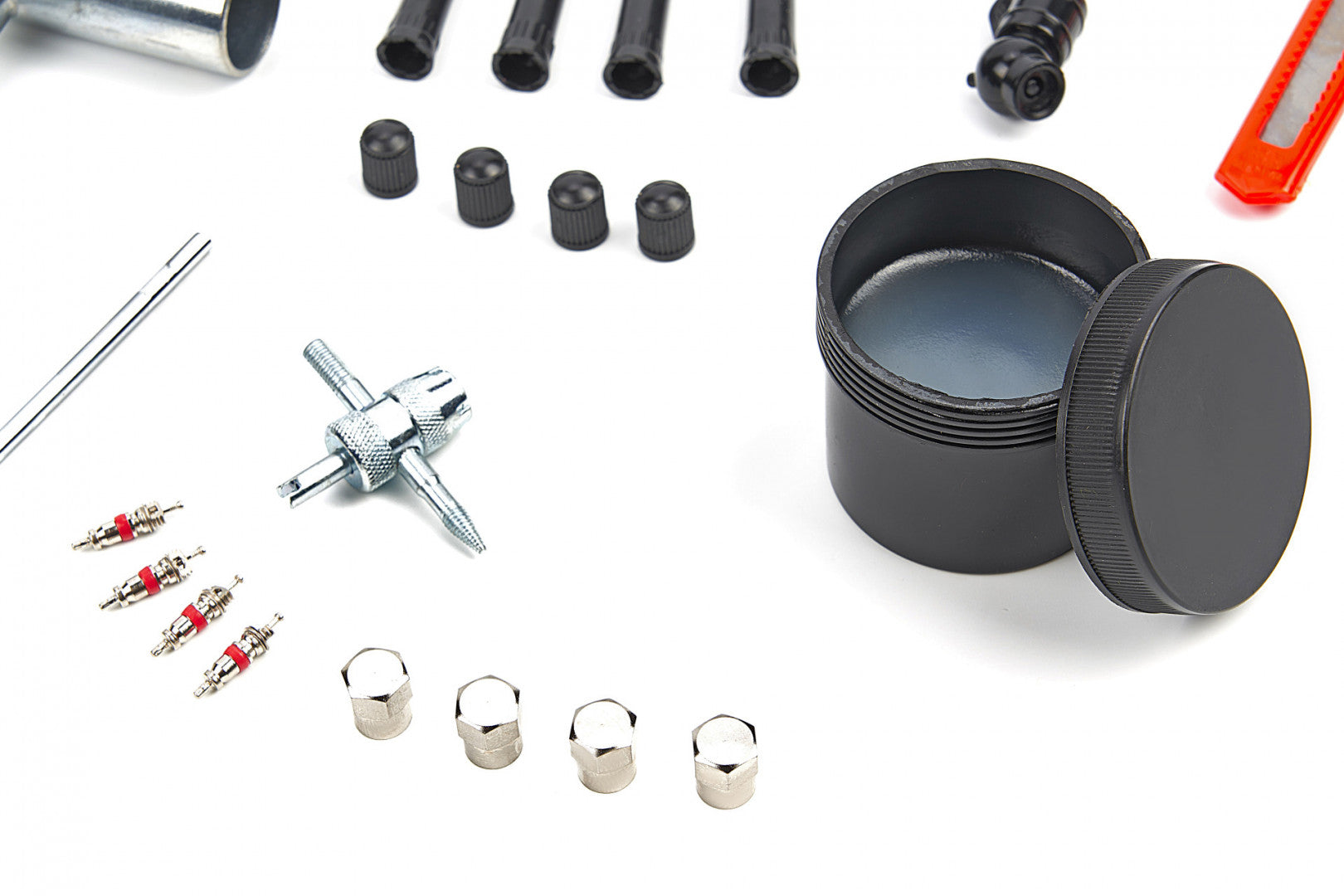 Комплект за ремонт на гуми 64 части HBM