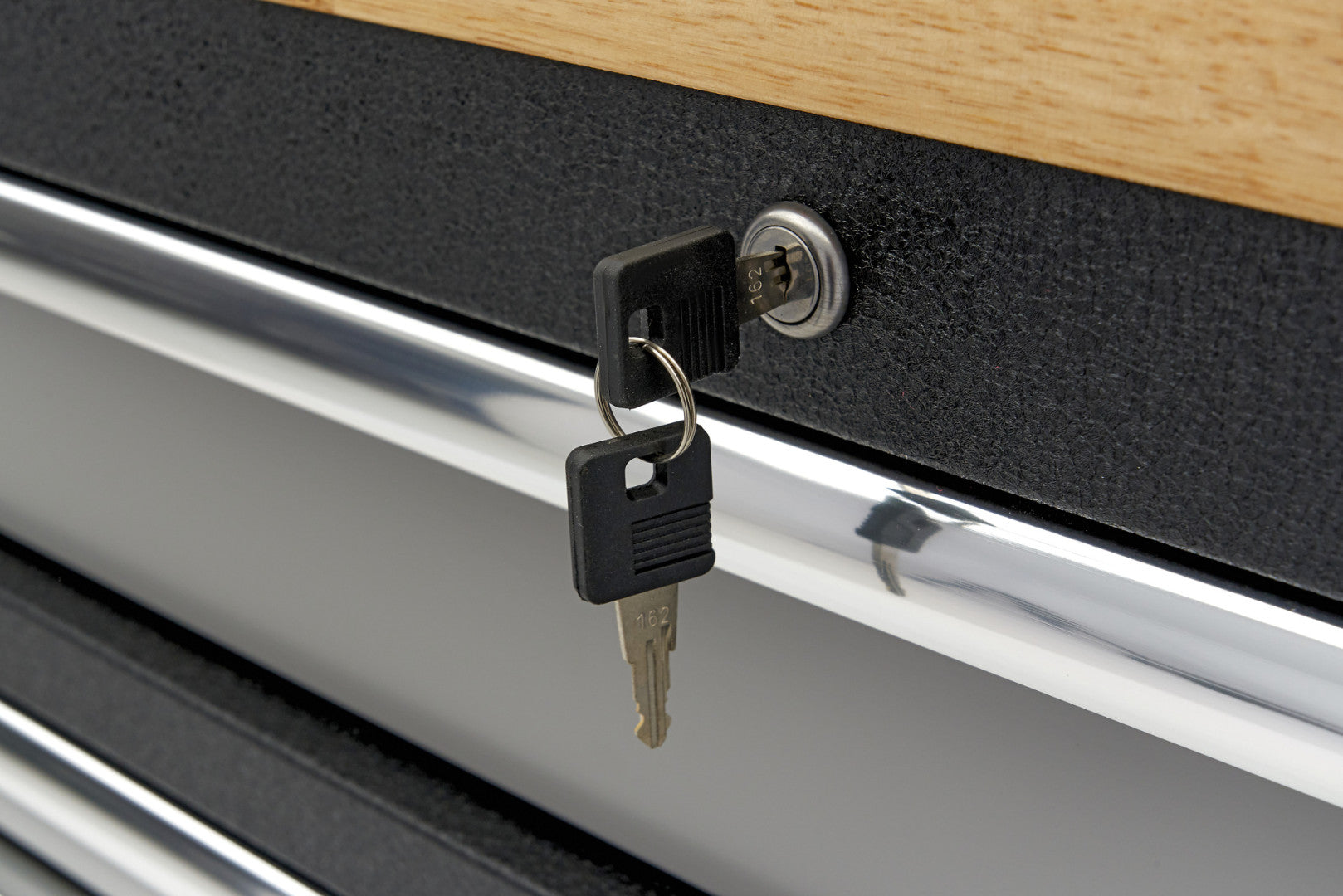 Професионален шкаф за инструменти с работен плот 136 см 9 чекмеджета НВМ