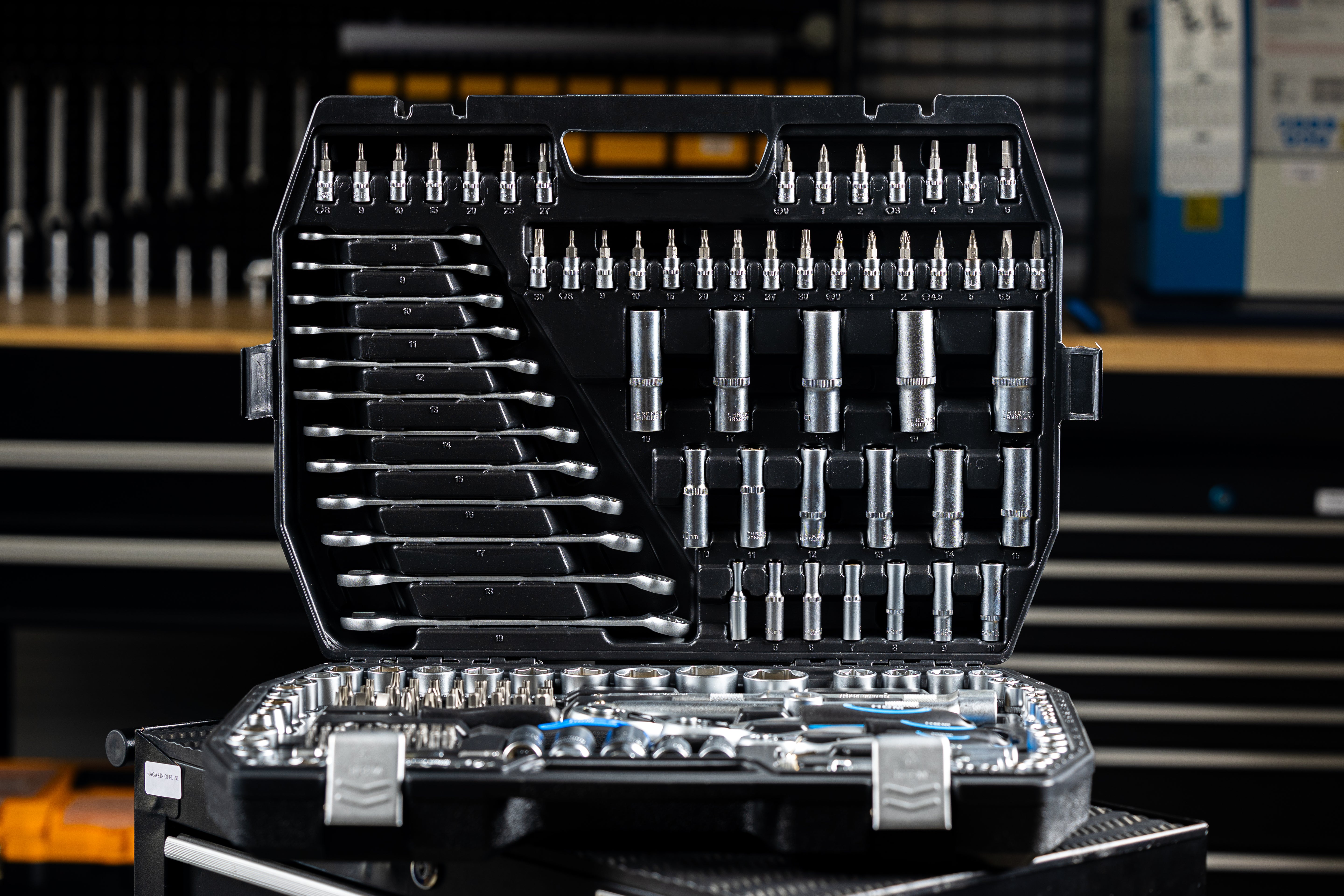 Комплект инструменти с вложки и тресчотки 1/2 3/8 1/4 216 части HBM