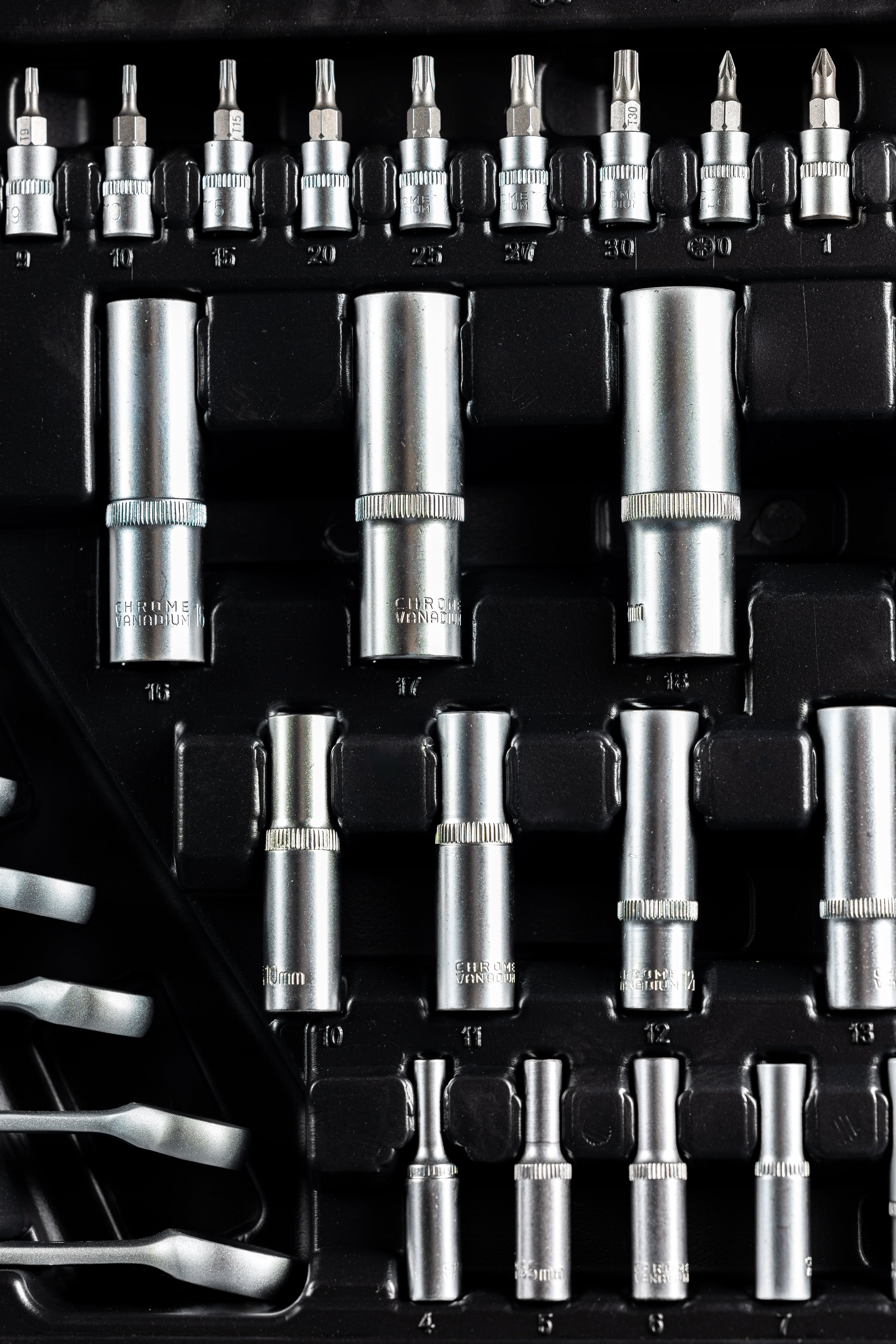 Комплект инструменти с вложки и тресчотки 1/2 3/8 1/4 216 части HBM