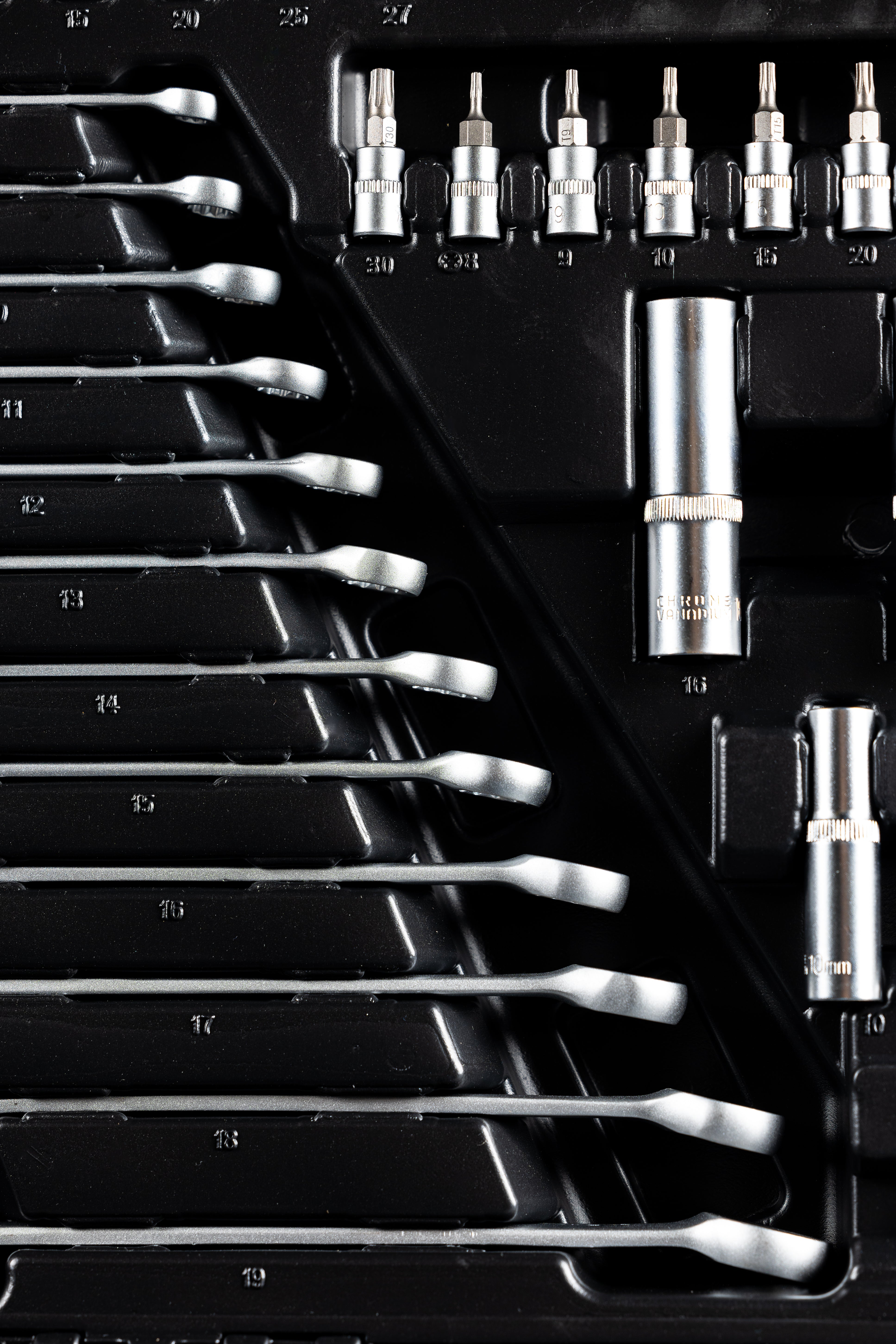 Комплект инструменти с вложки и тресчотки 1/2 3/8 1/4 216 части HBM