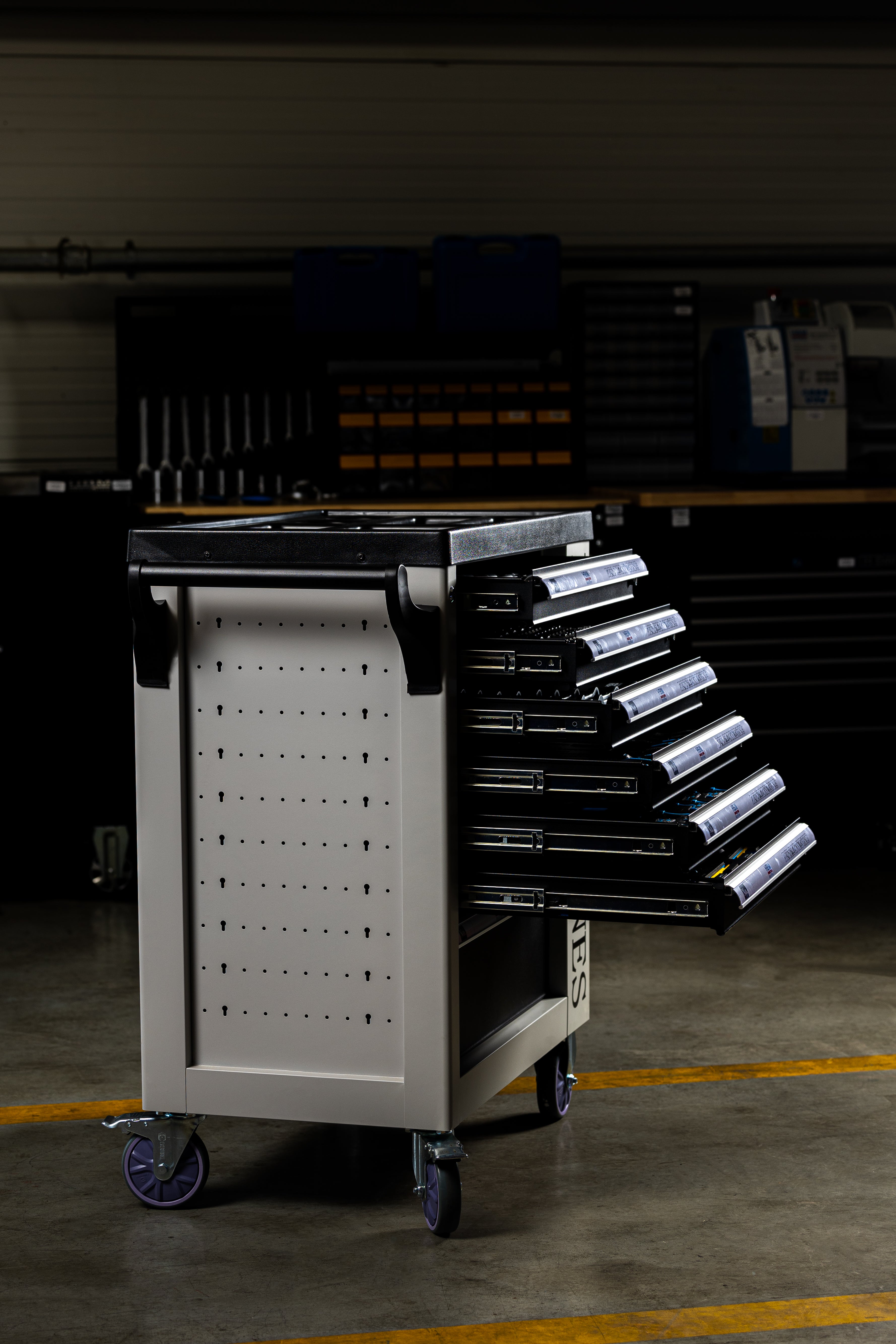 Професионален шкаф с инструменти HBM със 7 чекмеджета, 245 броя, 6 модула карбон - Холандия, Premium