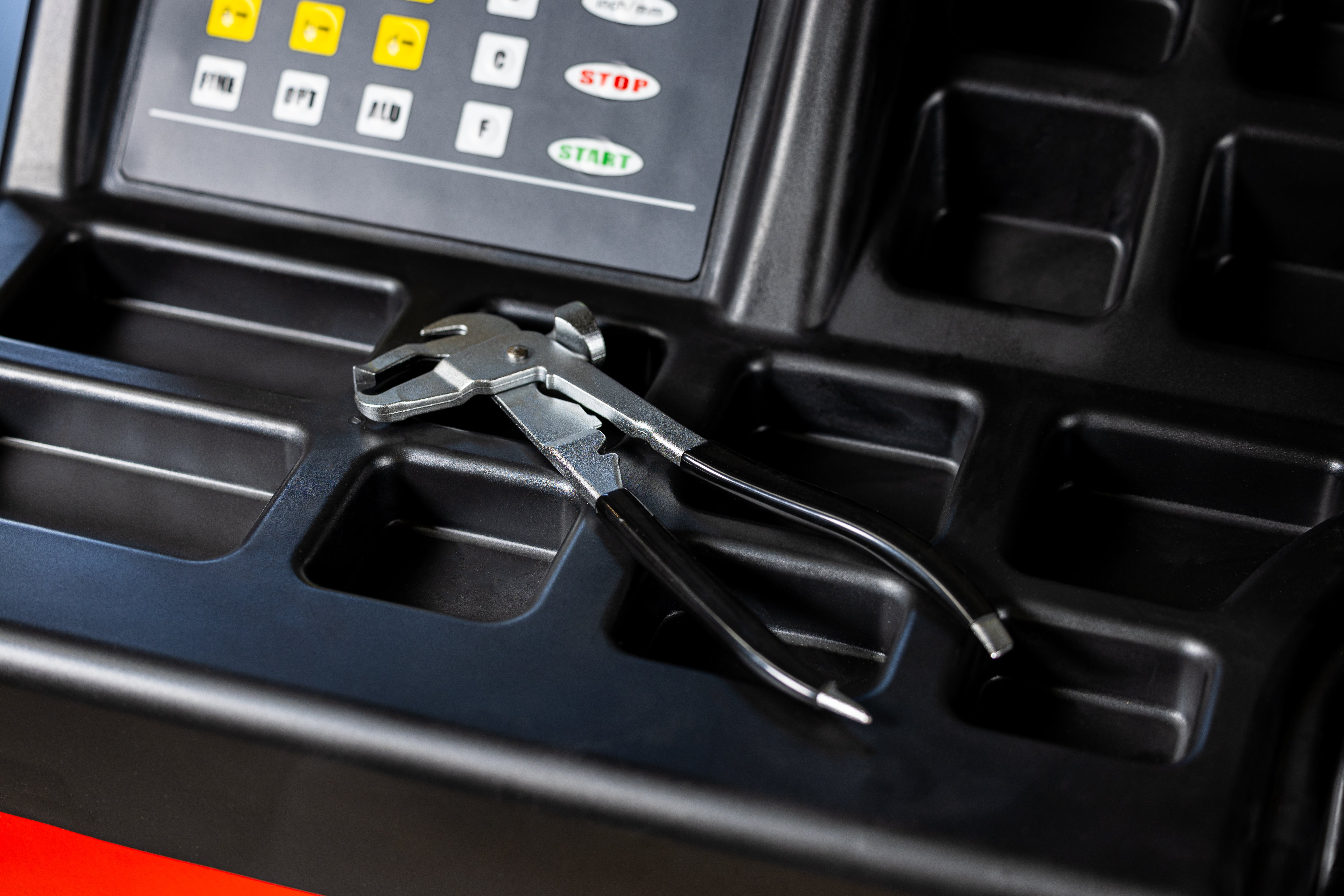 Баланс машина за гуми 24'' 220V