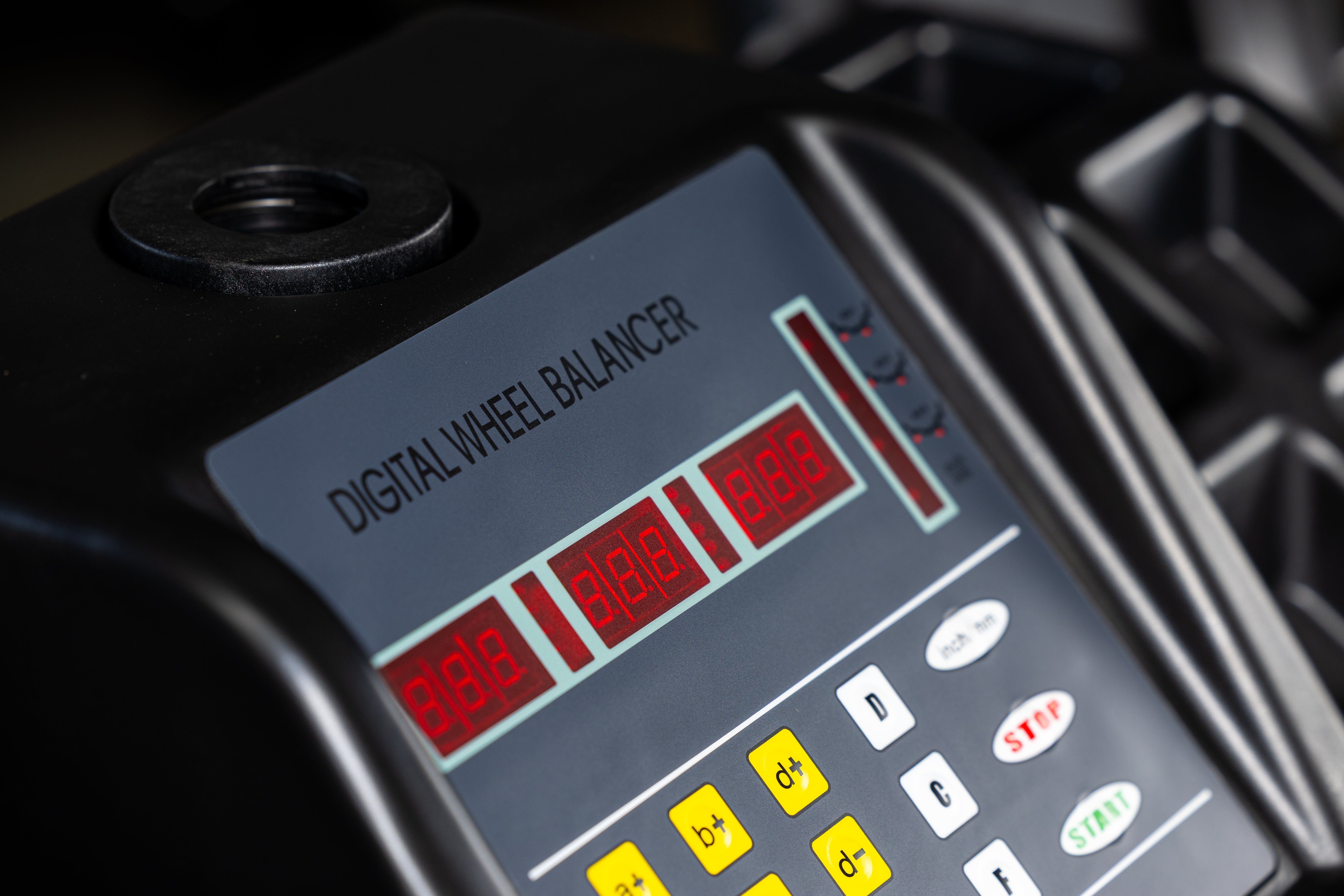 Баланс машина за гуми 24'' 220V