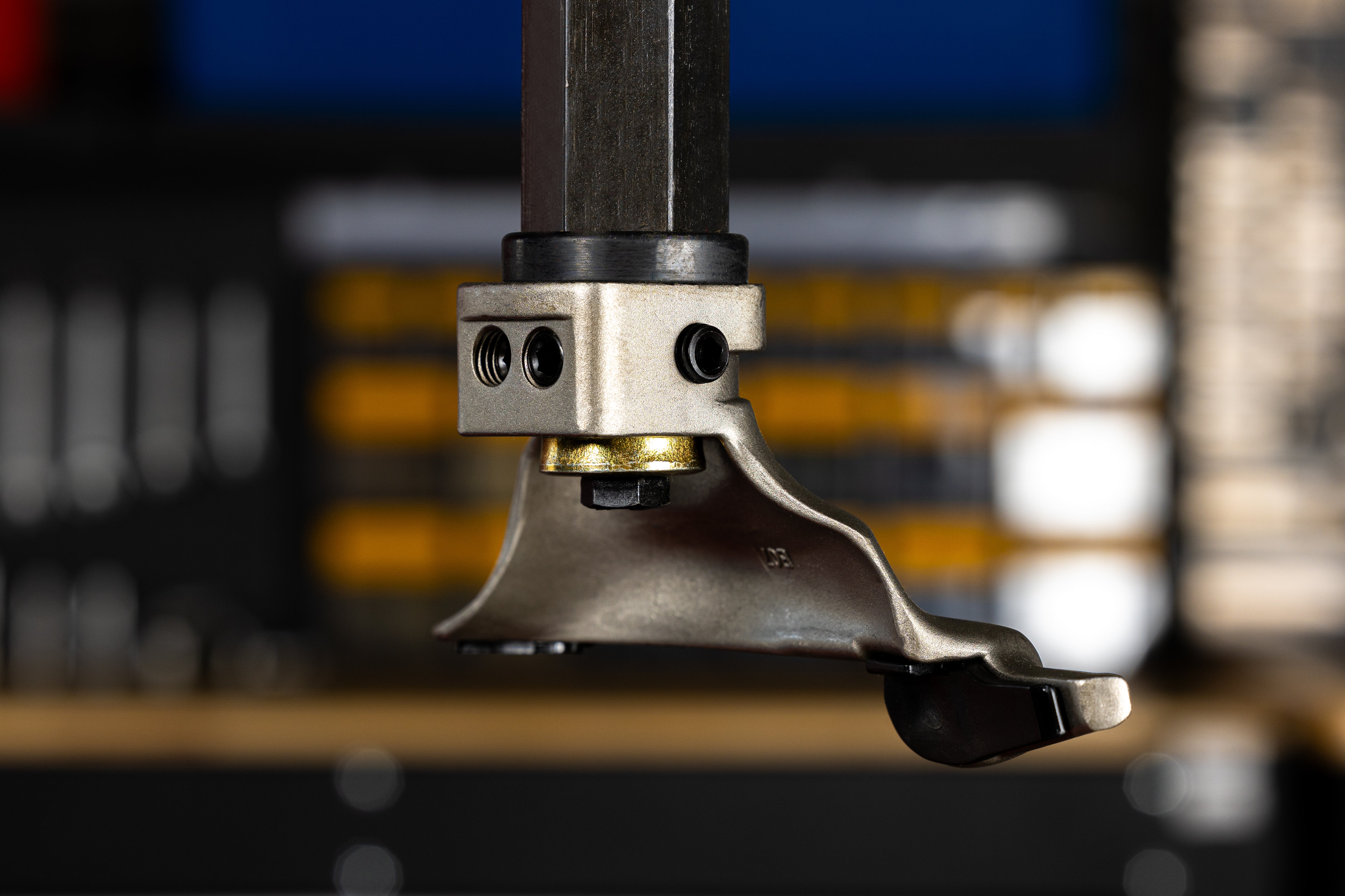 Машина за монтаж-демонтаж на гуми 24'' 230V