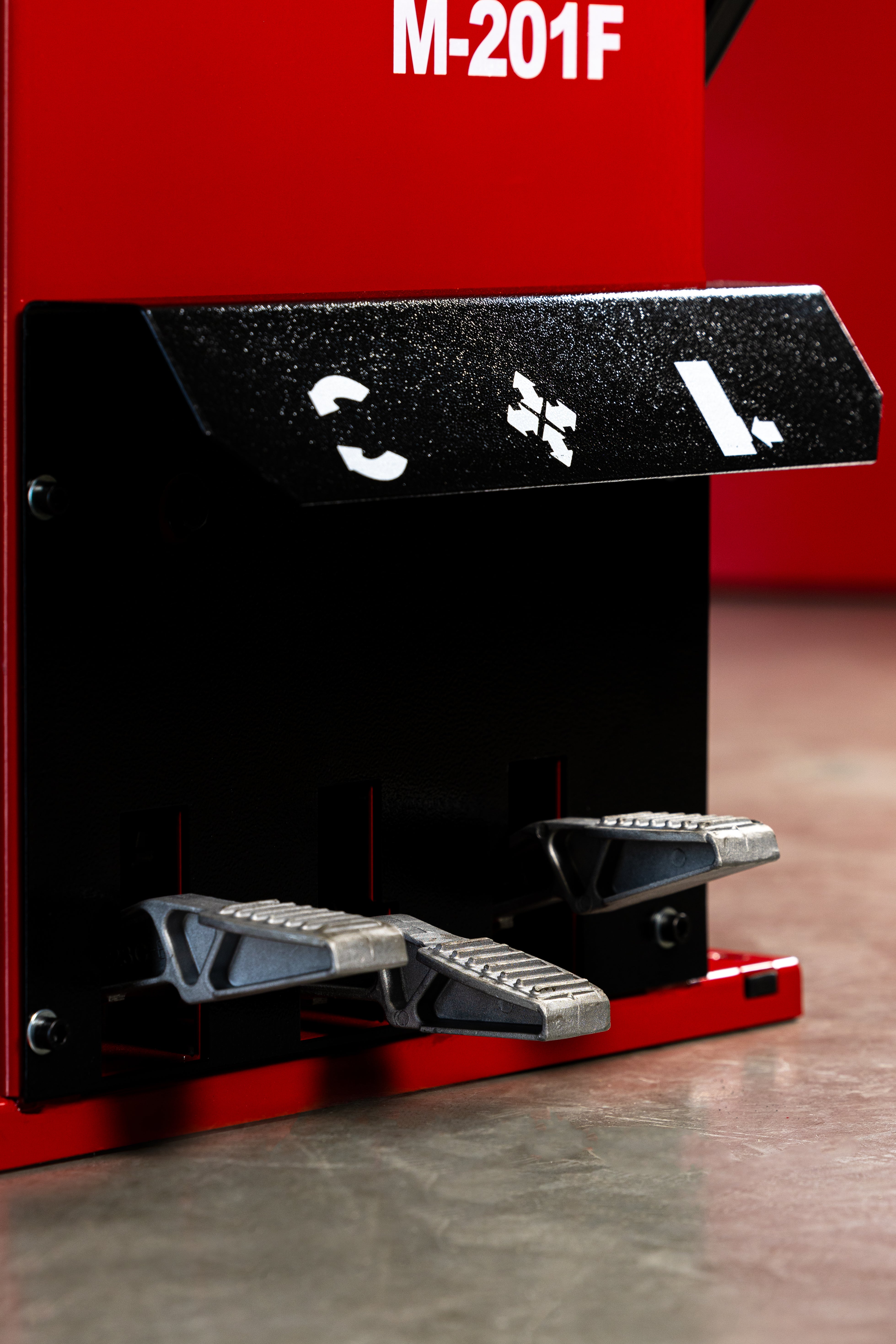 Машина за монтаж-демонтаж на гуми 24'' 230V