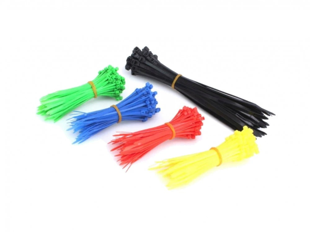 Комплект от 600 пластмасови опашки