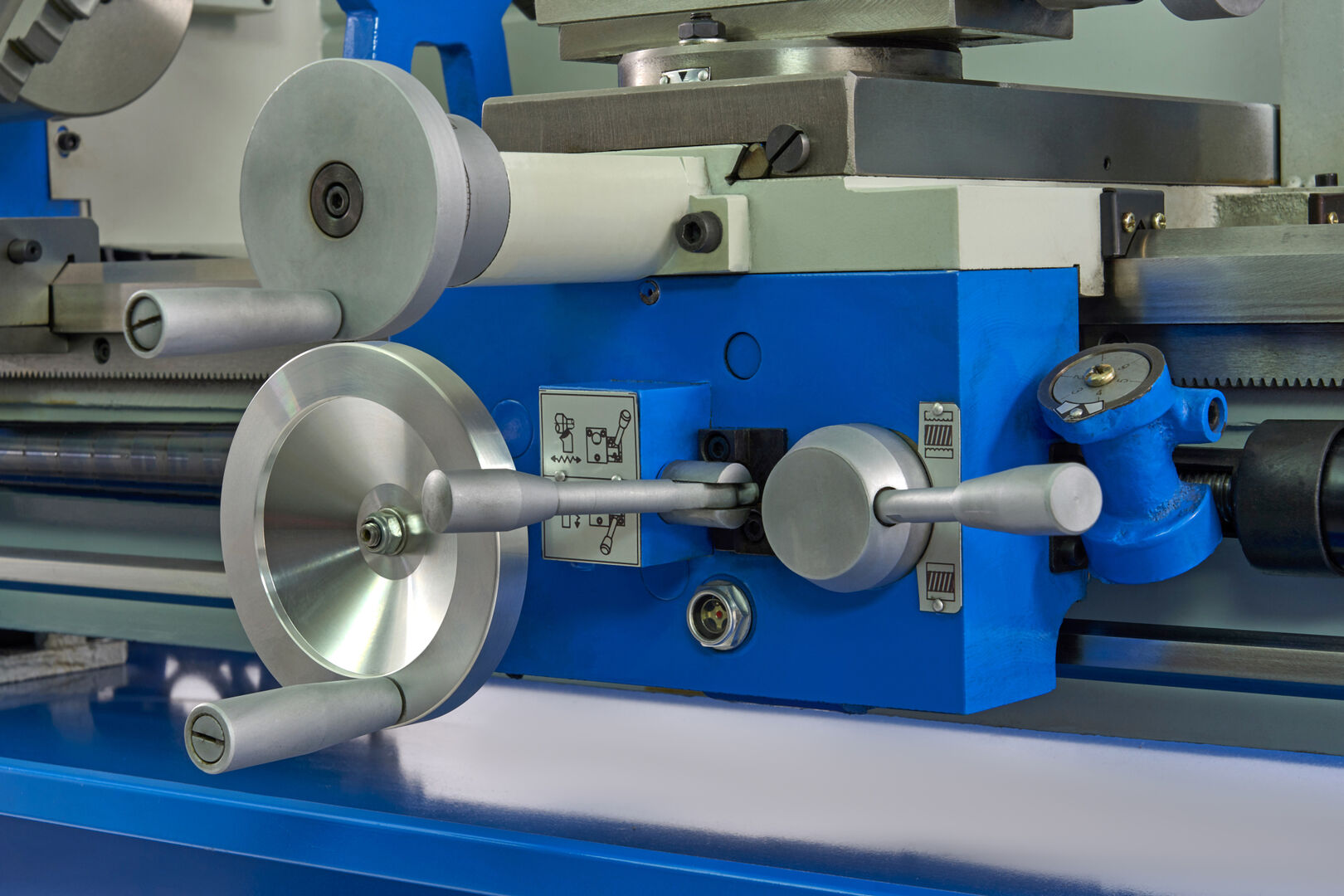 Професионален метален струг HBM 320 х 900