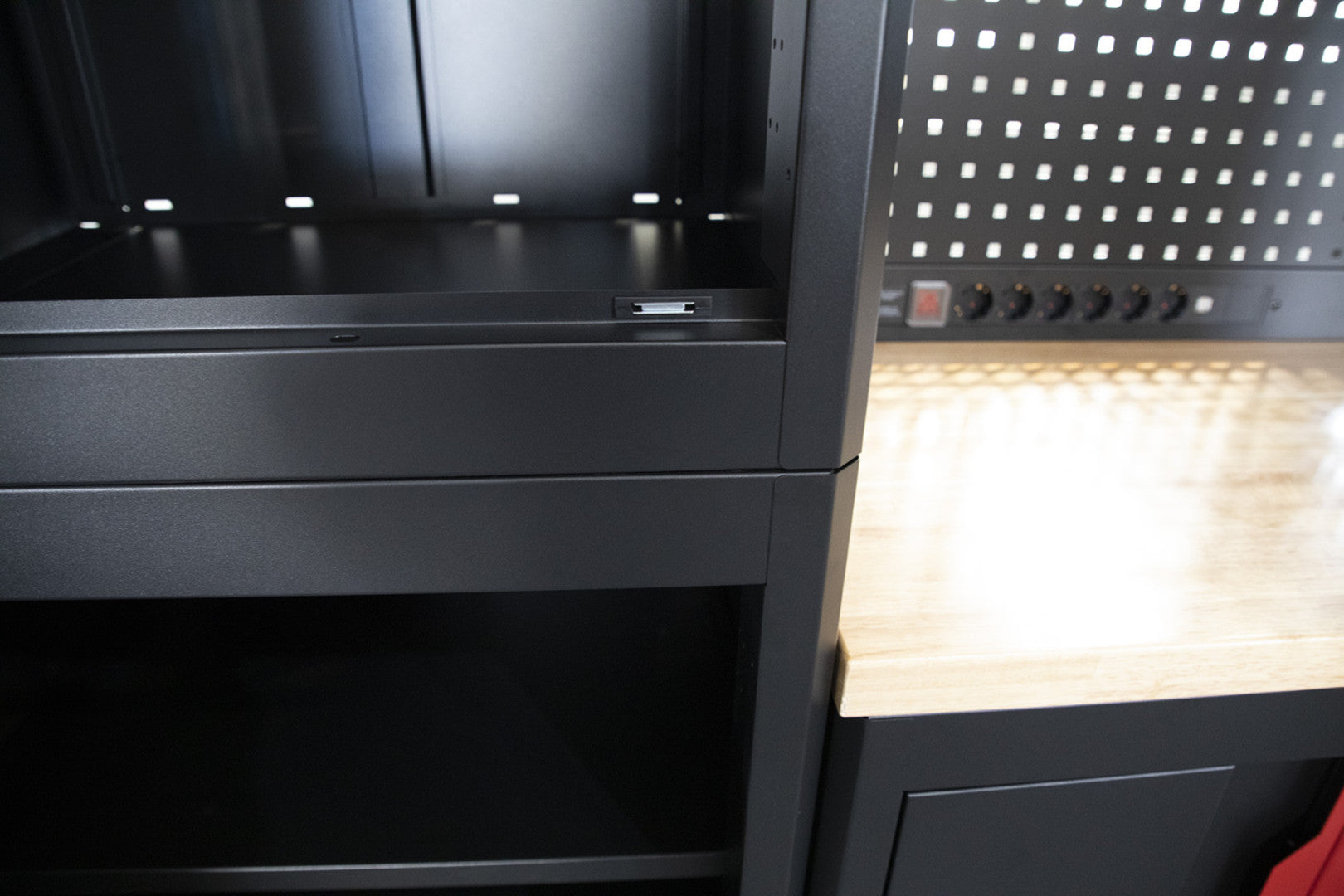 Комплект метална модулна мебел за сервиз 10 части черна/червена HBM