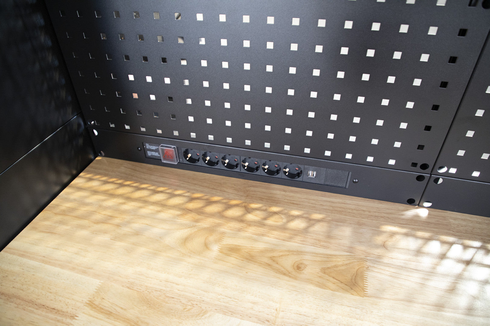 Комплект метална модулна мебел за сервиз 10 части черна/червена HBM