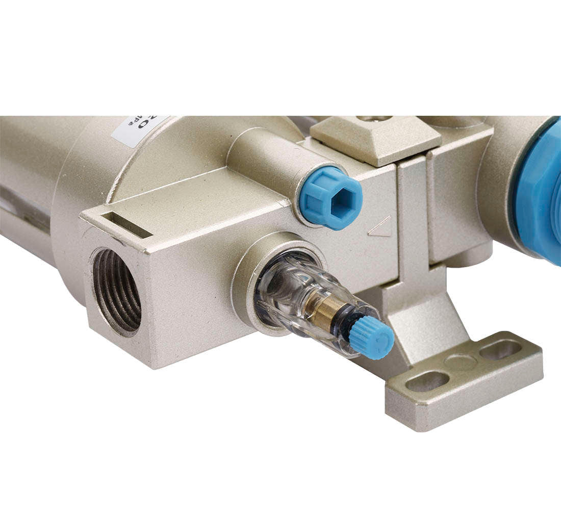 Сепаратор на вода и течности с регулатор на налягането 1/2 P-620