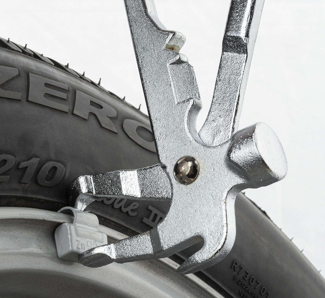 Клещи за балансиращи противотежести