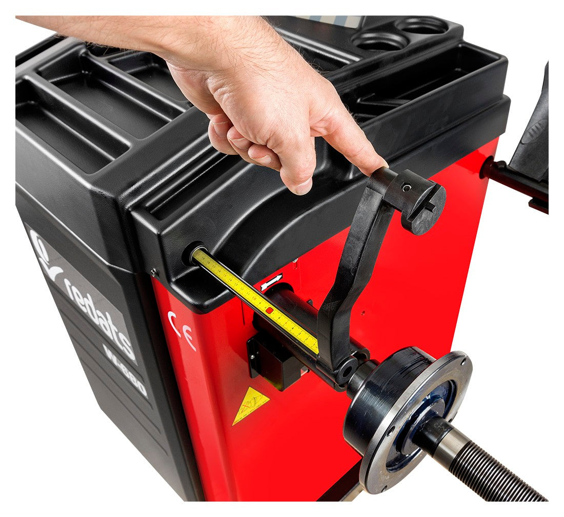 Балансираща машина, напълно автоматична с LCD монитор 17" за гуми 24" REDATS W-680 Полша