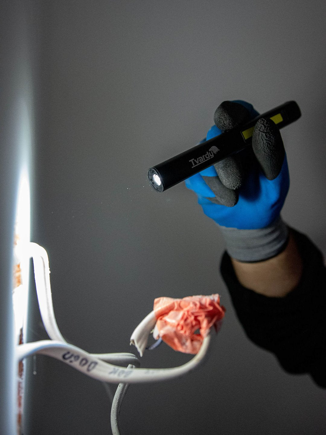 Акумулаторна LED COB лампа с лазер и UV, с магнит, 5W, 800mAh, 400 лумена