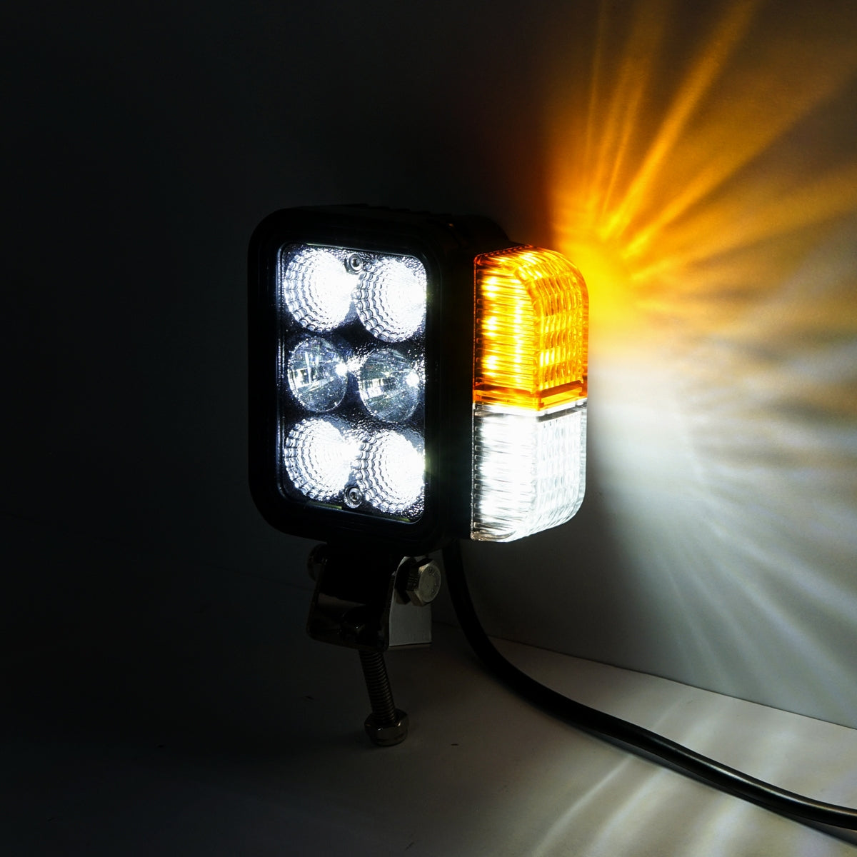 Комплект универсални фарове за трактори, ляв и десен, с LED 10-80V, цветна температура 6000K, позиции 3W LED и сигнализация 3W LED Breckner Germany