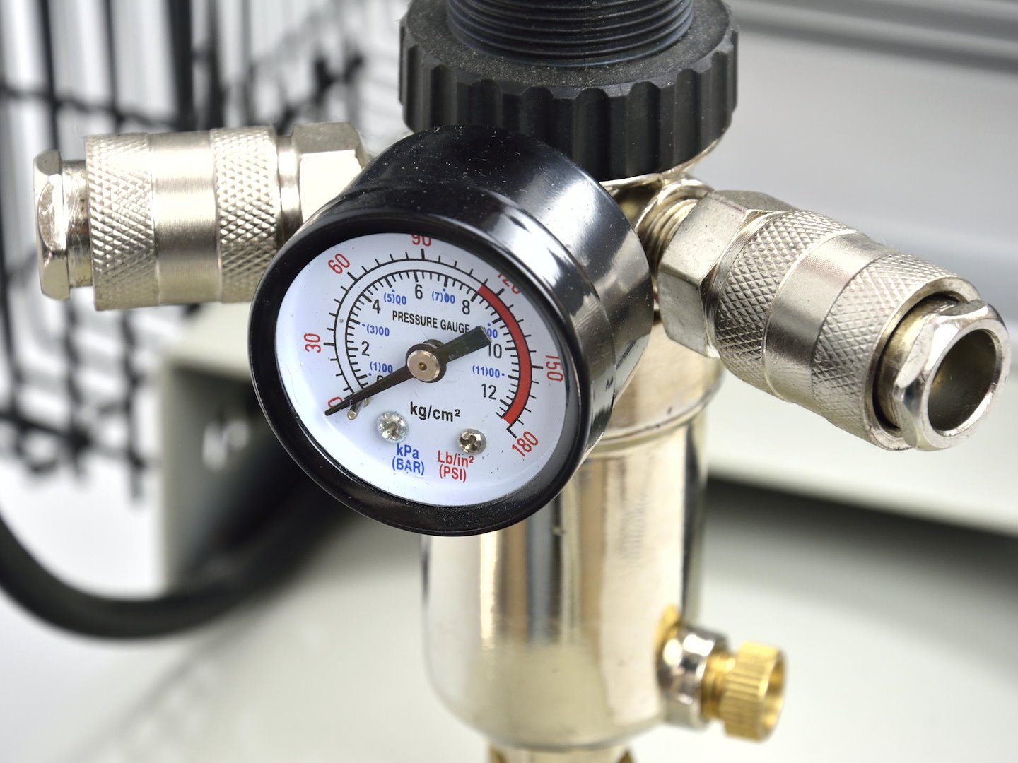 Въздушен компресор 100 л 390 л/мин. 220V GEKO