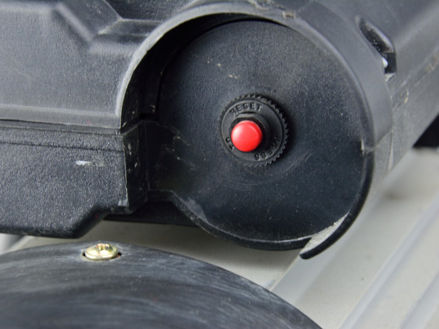 Вертикален въздушен компресор 100 л 390 л/мин. 220V GEKO