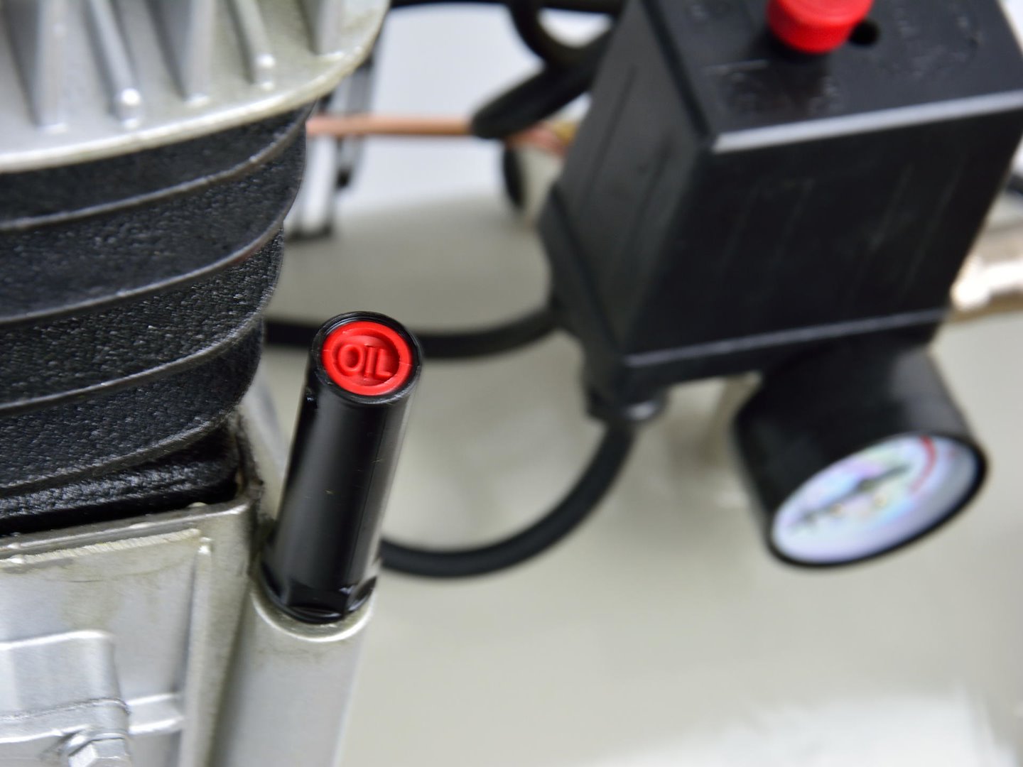 Въздушен компресор 100 л 420 л/мин. 220V GEKO