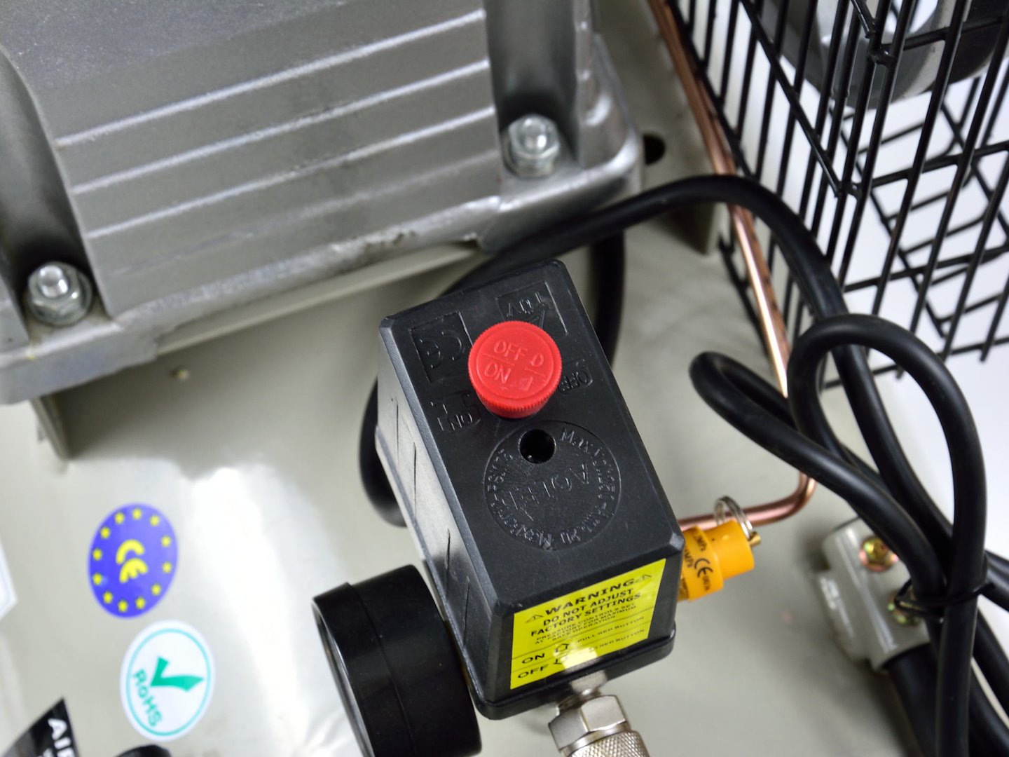 Въздушен компресор 100 л 420 л/мин. 220V GEKO