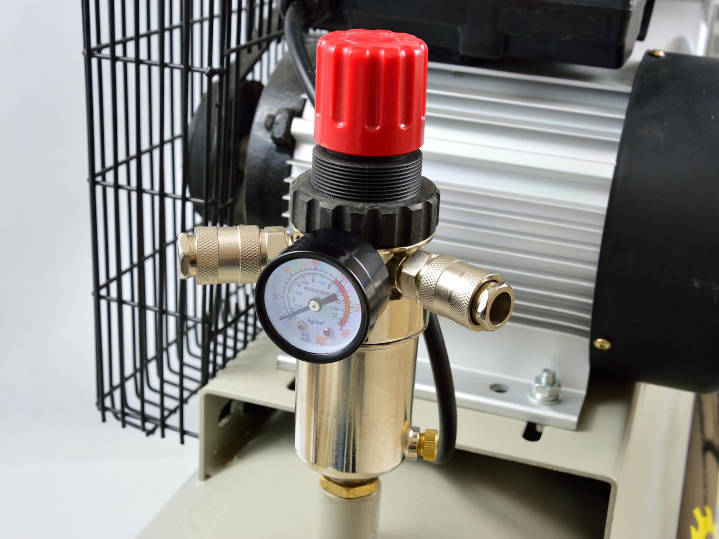 Въздушен компресор 100 л 420 л/мин. 220V GEKO