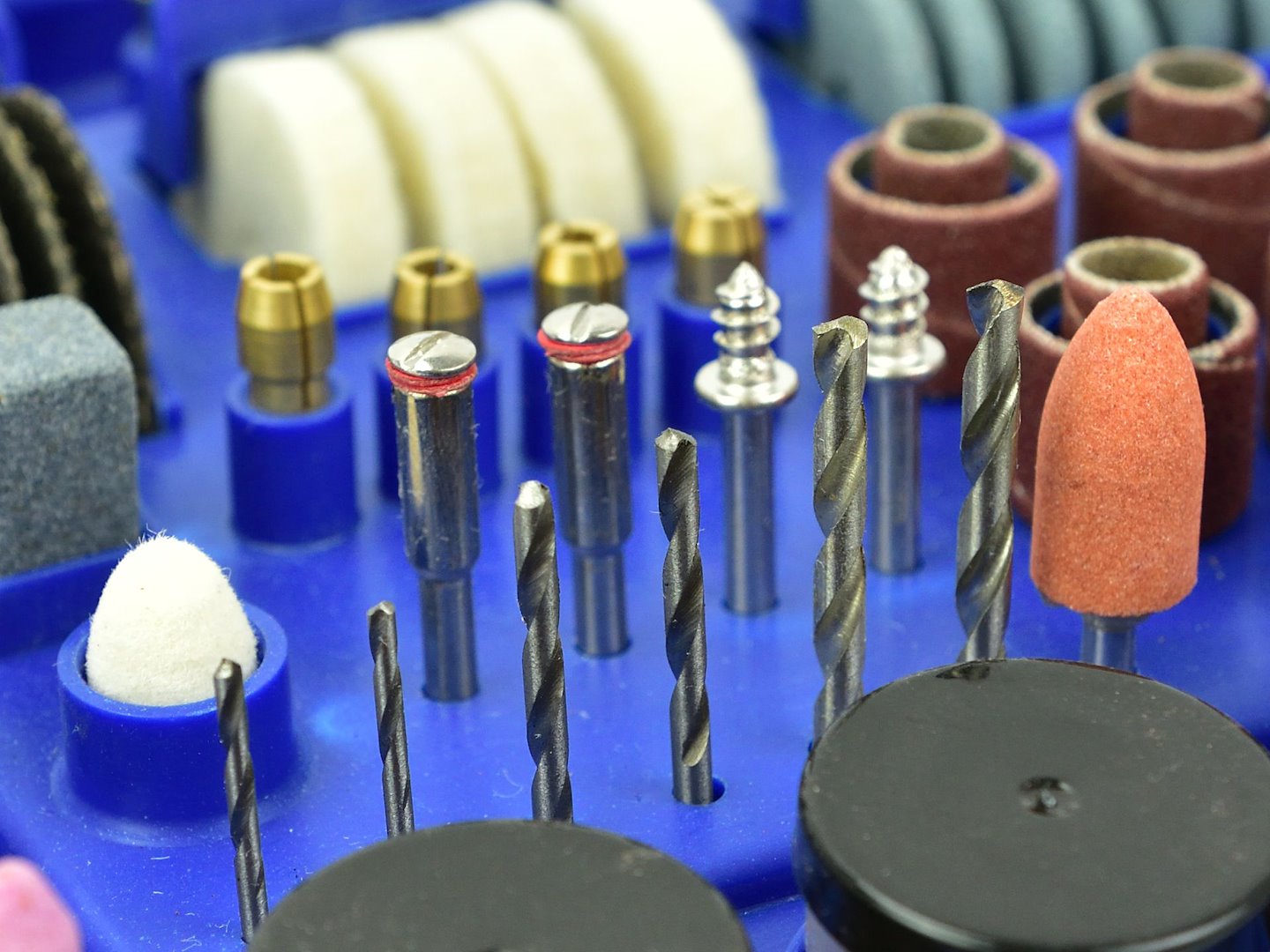 Комплект мини шлифовъчна машина с аксесоари 222 части 220V GEKO