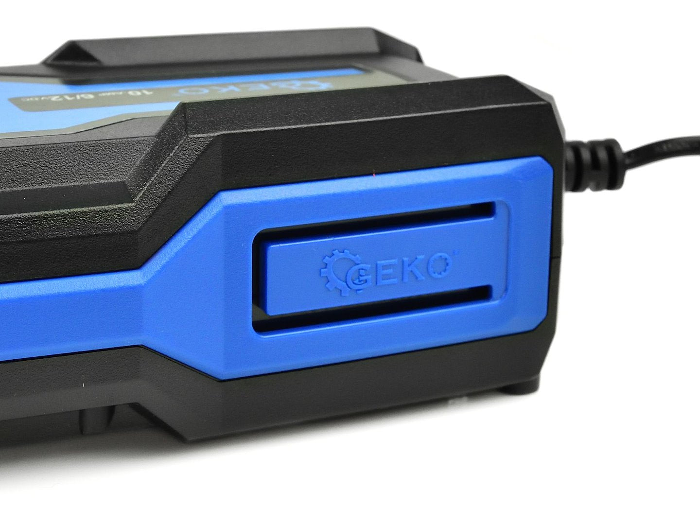 Автоматично зарядно устройство 6/12V 10А LCD за автомобилни акумулатори 4-200Ah