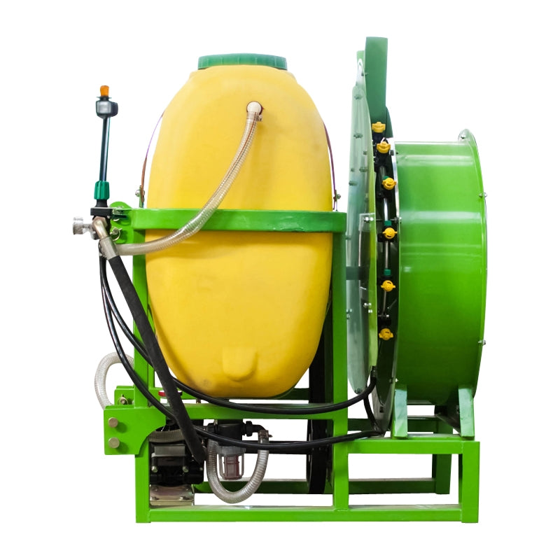 Разпръсквач на торове FLS600 от неръждаема стомана с управление в кабината и включен карданен вал