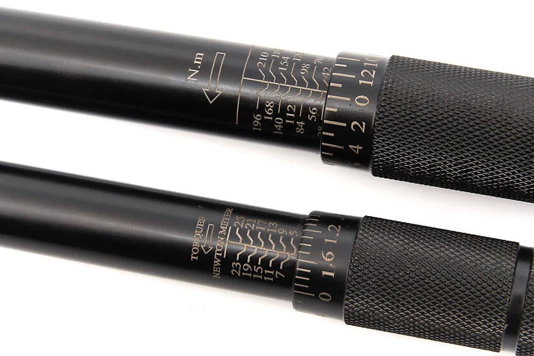Комплект динамометричен ключ НВМ Холандия 5 части, 1/4" (5-25 NM) и 1/2" (2-210 NM), с удължител 125 мм и адаптер