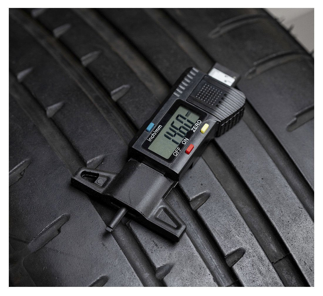Дигитален дълбокомер за автомобилни гуми